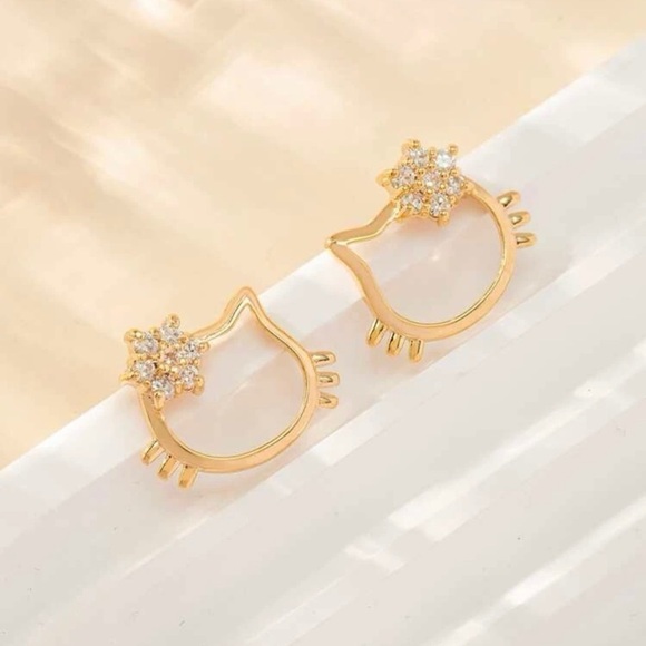 18k gold tone Hello Kitty earrings - Picture 3 of 4